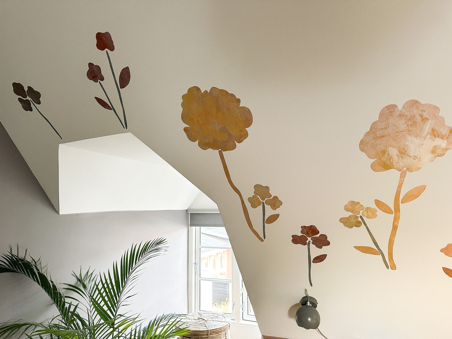 blomster vægdekoration til skråvægge