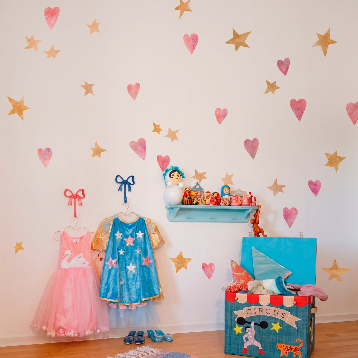 stjerne og hjerte wall stickers på kreativt pige børneværelse