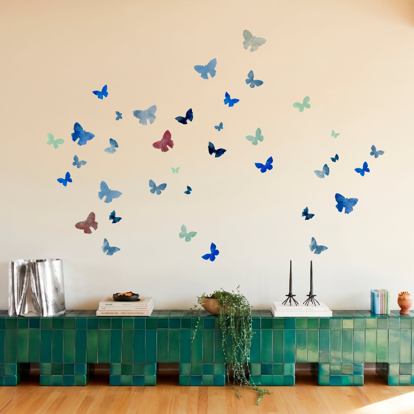 Selvklæbende tapet eller wall stickers?