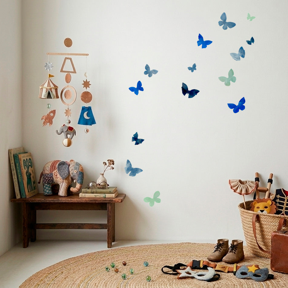 Sommerfugle wallstickers til væg i stue i rød, blå, grøn, blå, pink, lyserød og lysegrøn