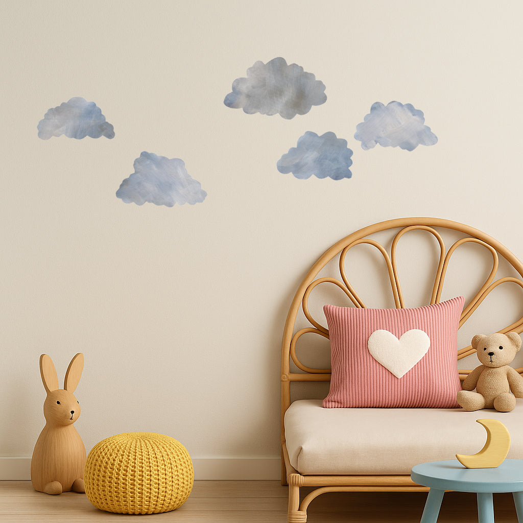 håndmalede sky wall stickers i børneværelse med moderne indretning