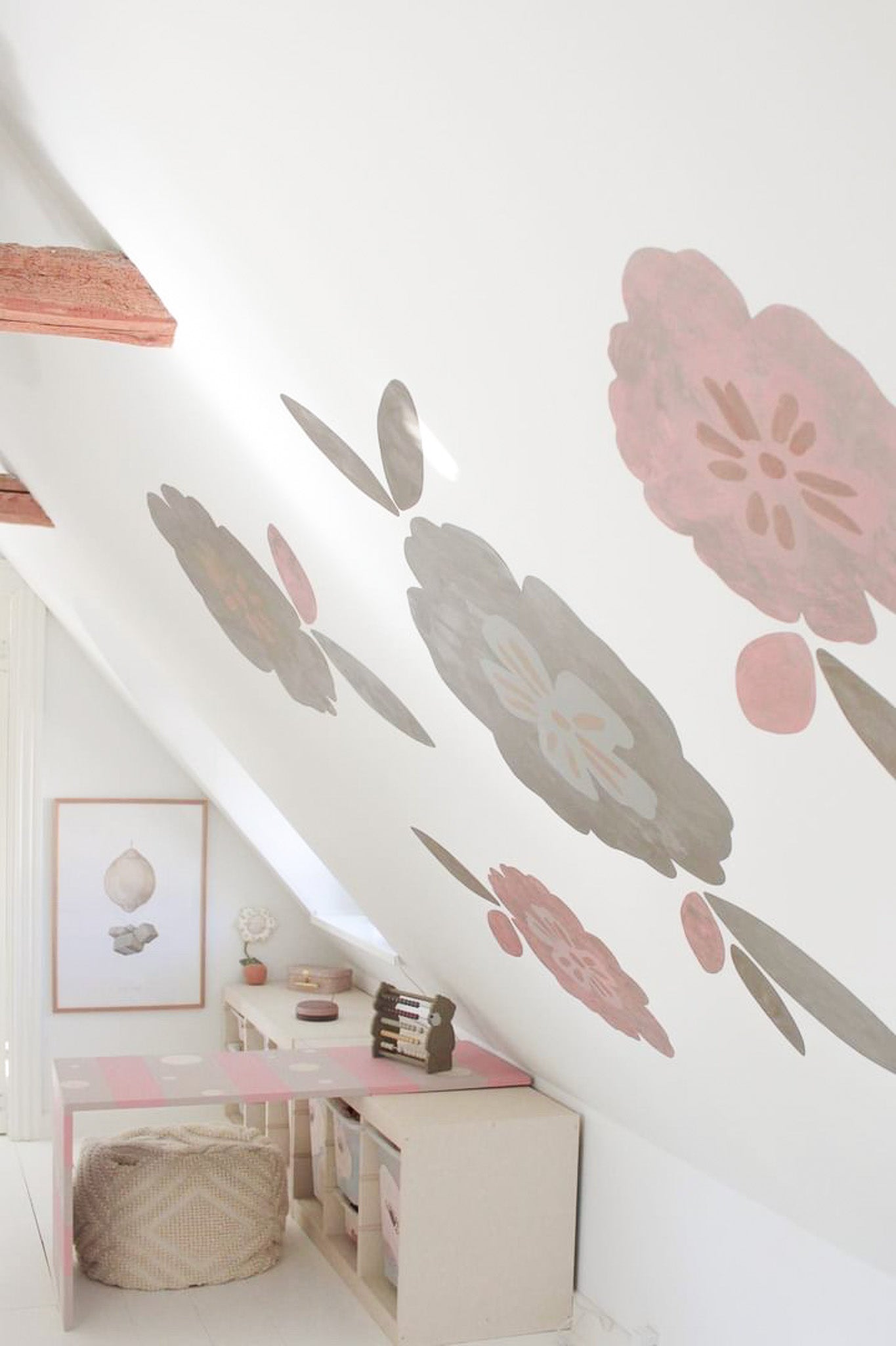 blomster vægmaleri i pigeværelse