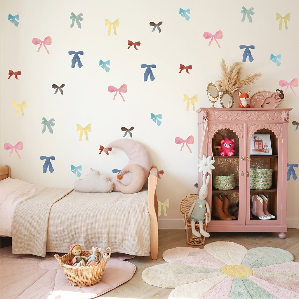 sløjfe wall stickers i fint pigeværelse