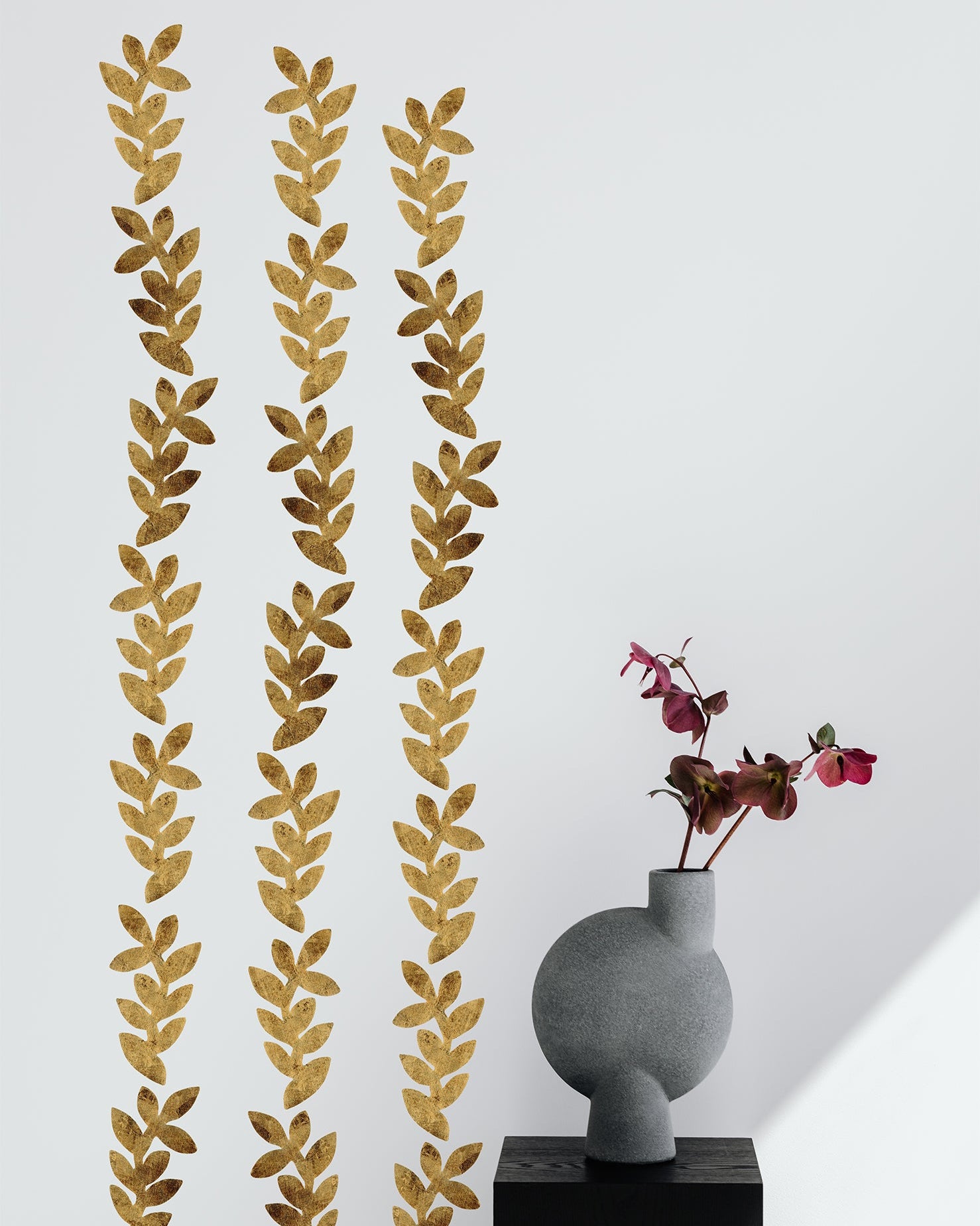 tapetbort med guld blade. vægdekoration til gang