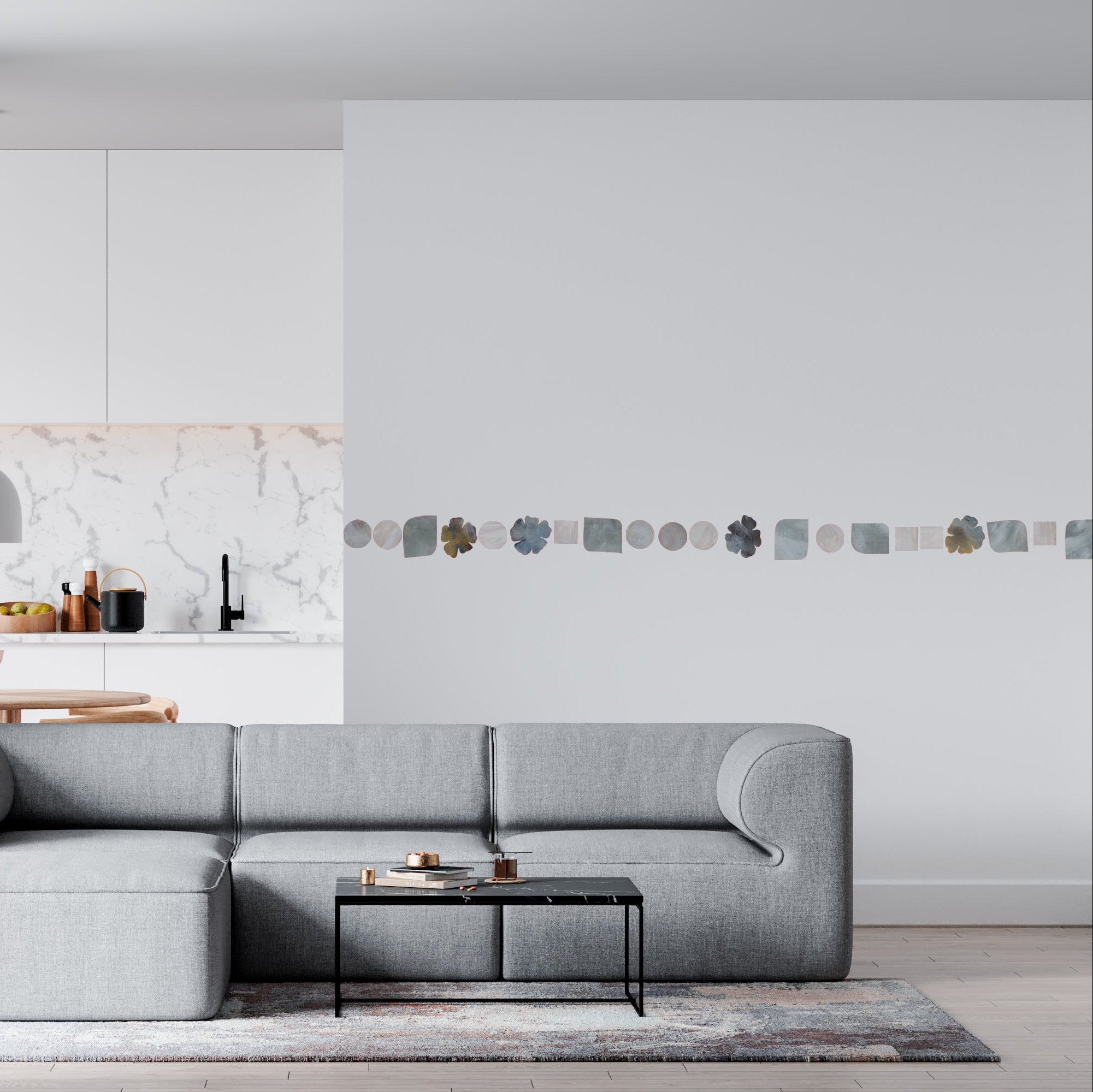 Vægdekoration i stue. grå tapetbort i stue.