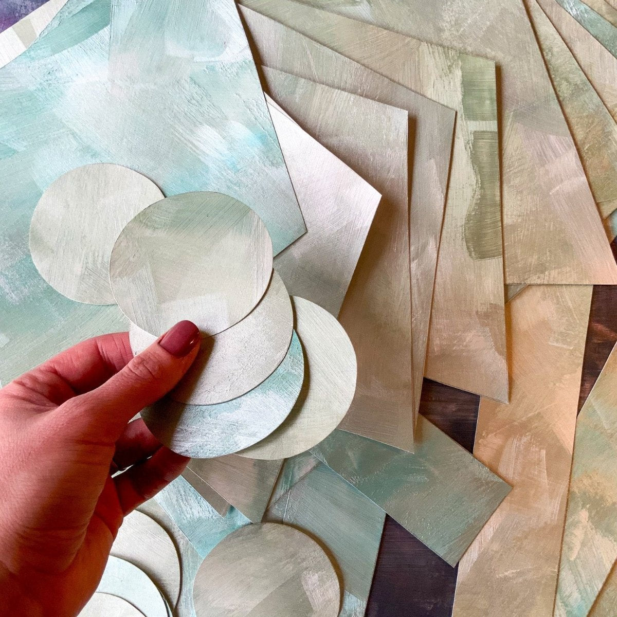 håndmalet selvklæbende lysegrøn vægdekoration.