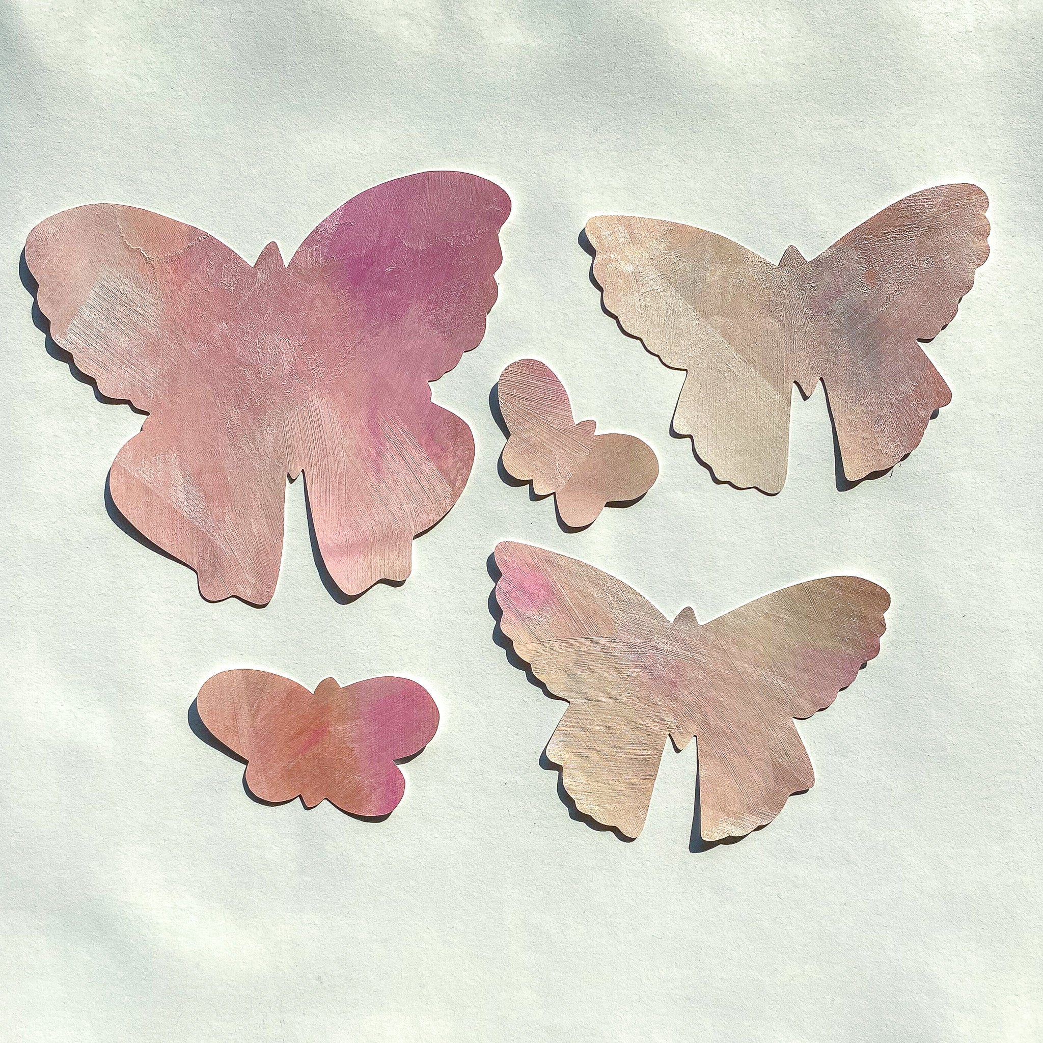 lyserød sommerfugl wallsticker