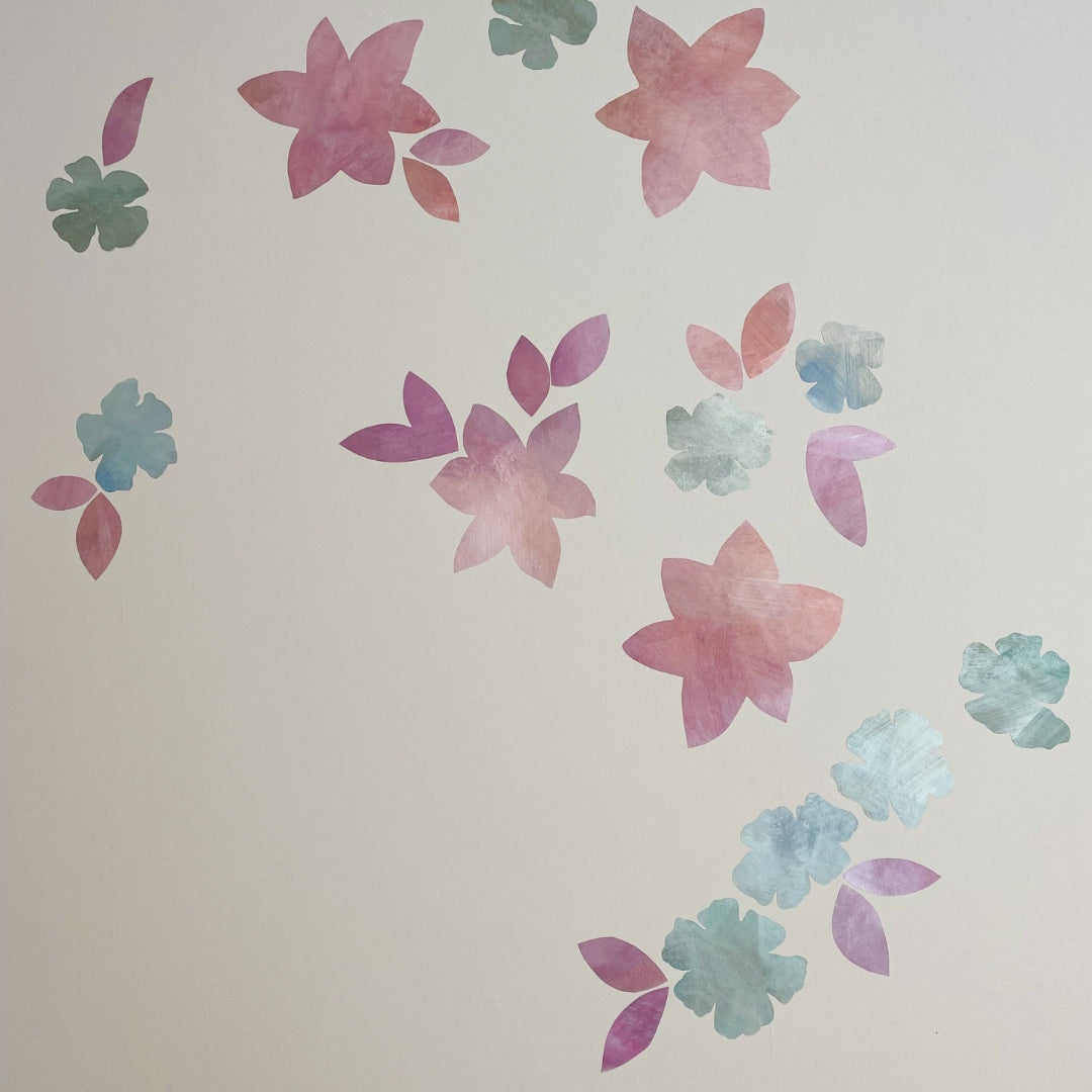 installation af pink blomster tapet