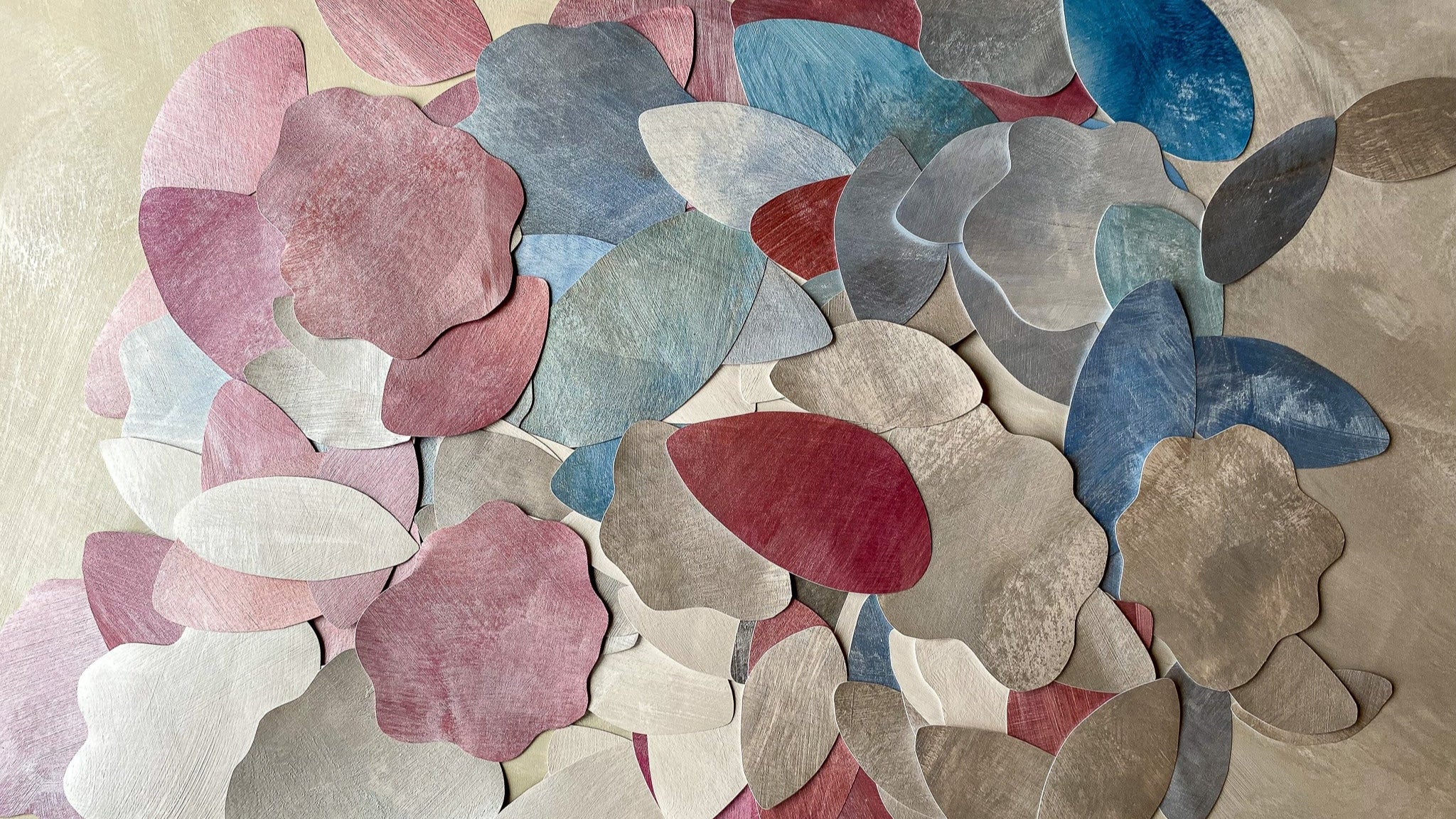 tapet prøver på selvklæbende tapet