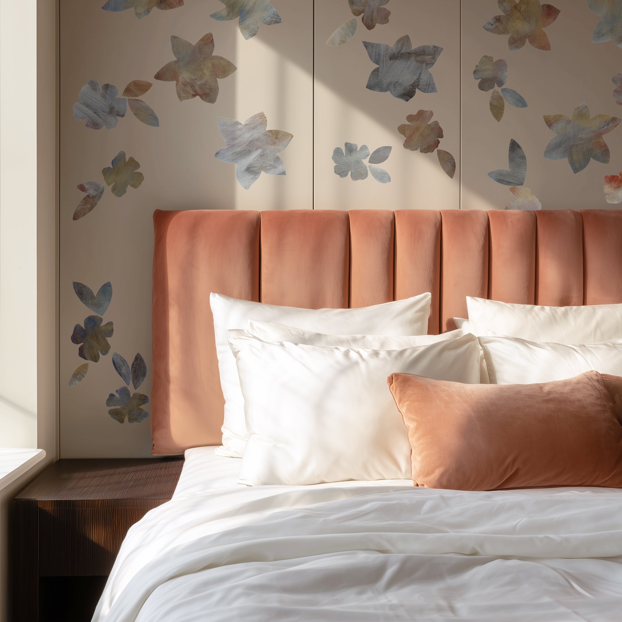 vægdekoration til soveværelset. flower headboard decals