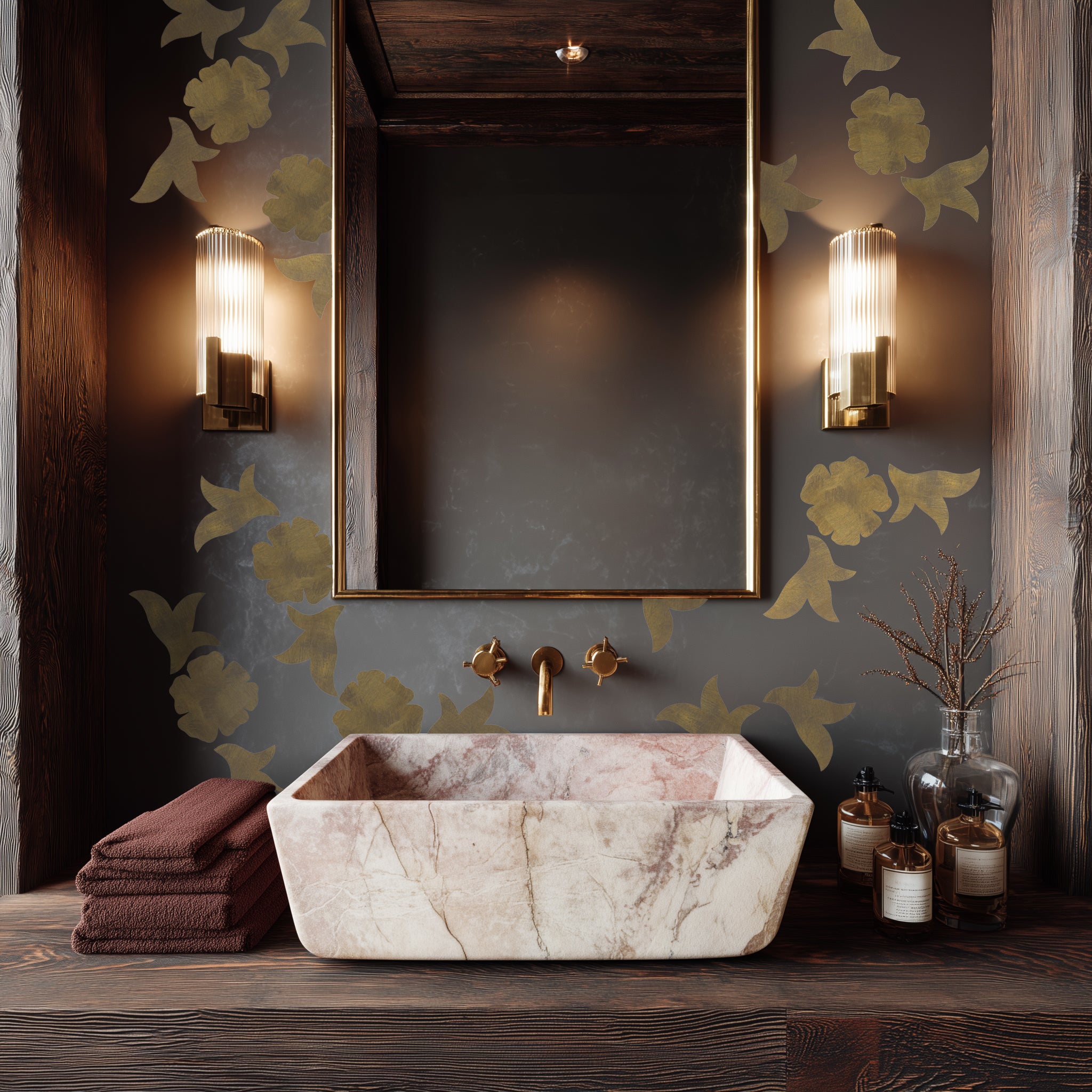 brun og guld blomster tapet i badeværelse