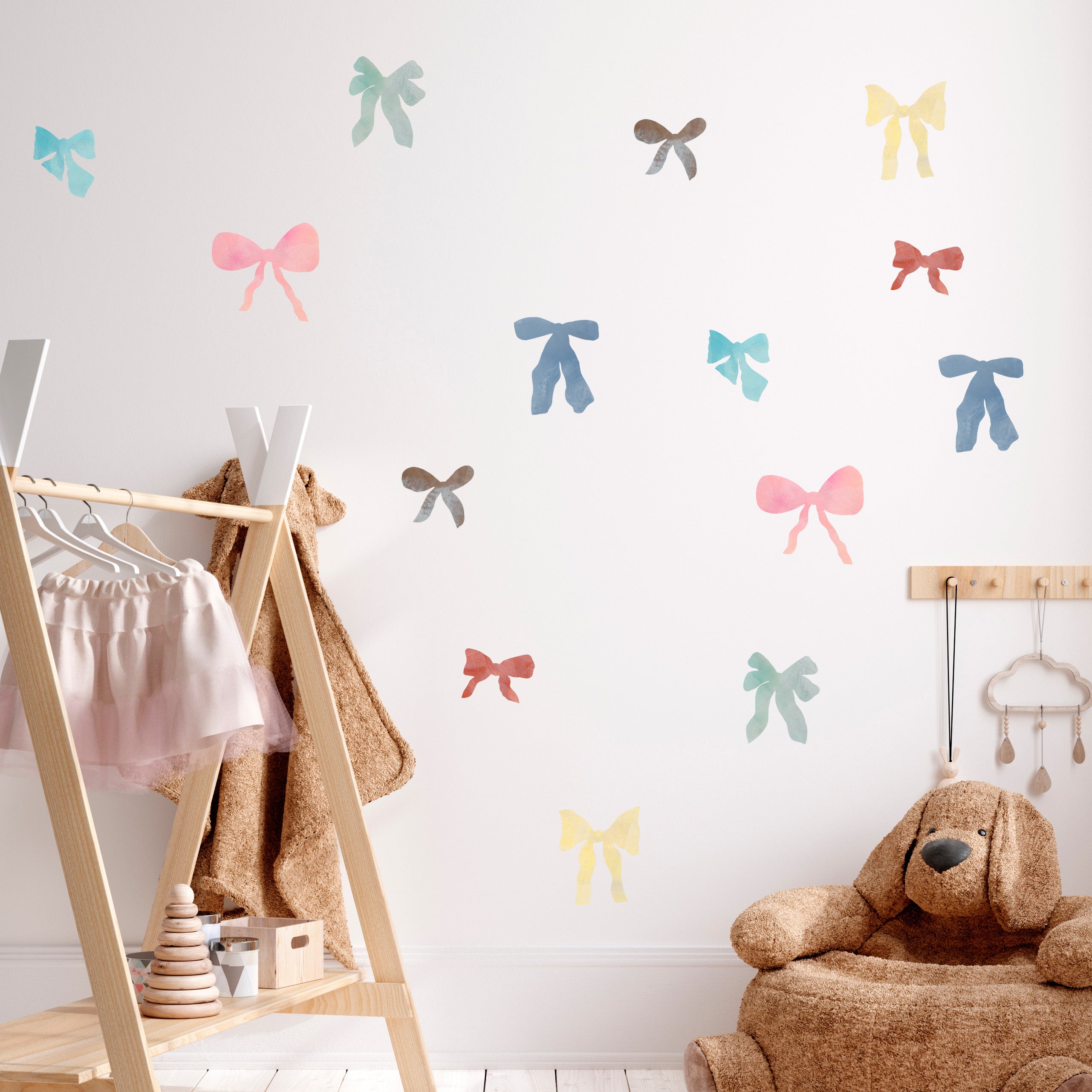 sløjfe tapet i pigeværelse, store håndmalede sløjfe wall stickers i forskellige farver. håndmalet peel and stick tapet, der opsættes som wall stickers