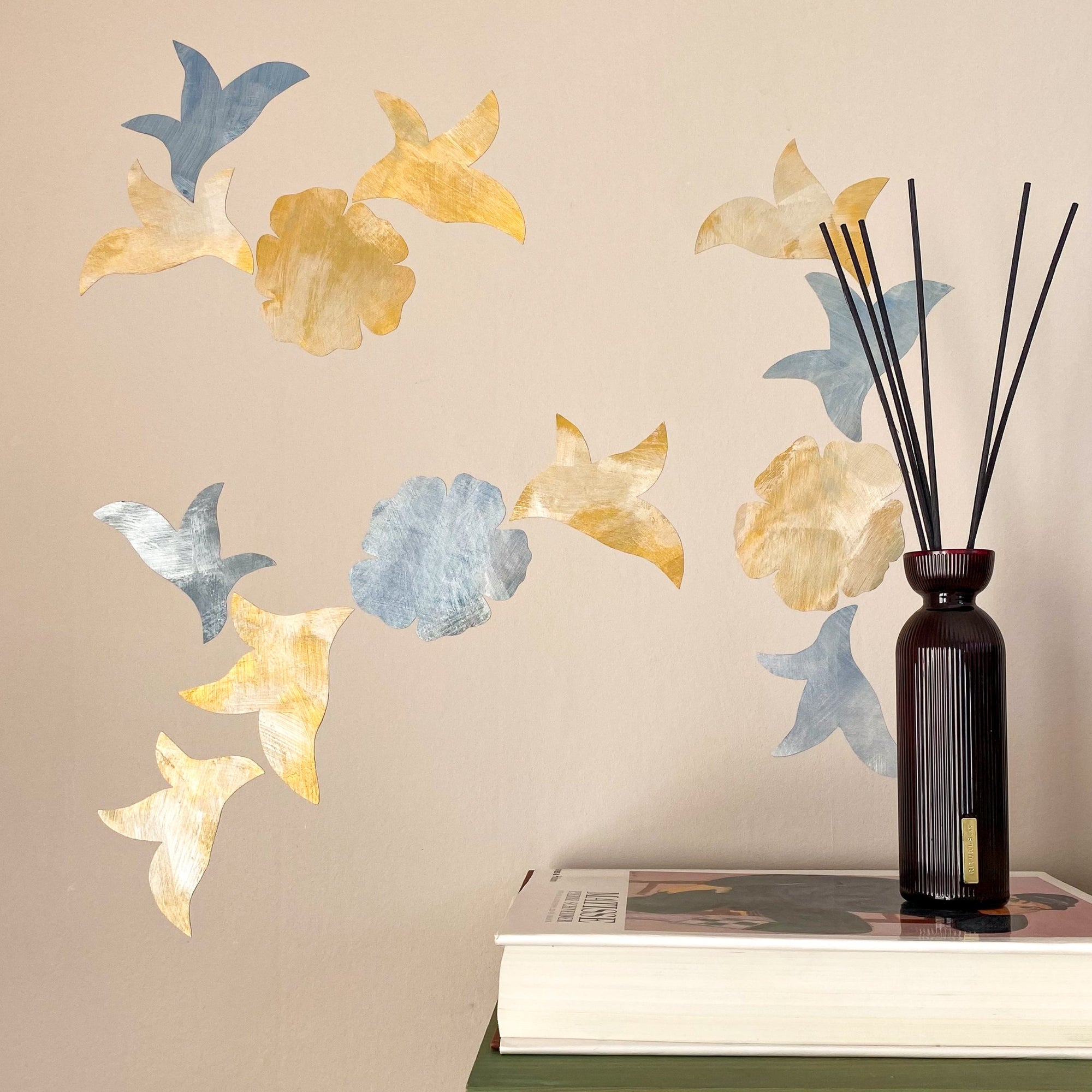 guld og lyseblå blomster tapet vægdekoration til soveværelset