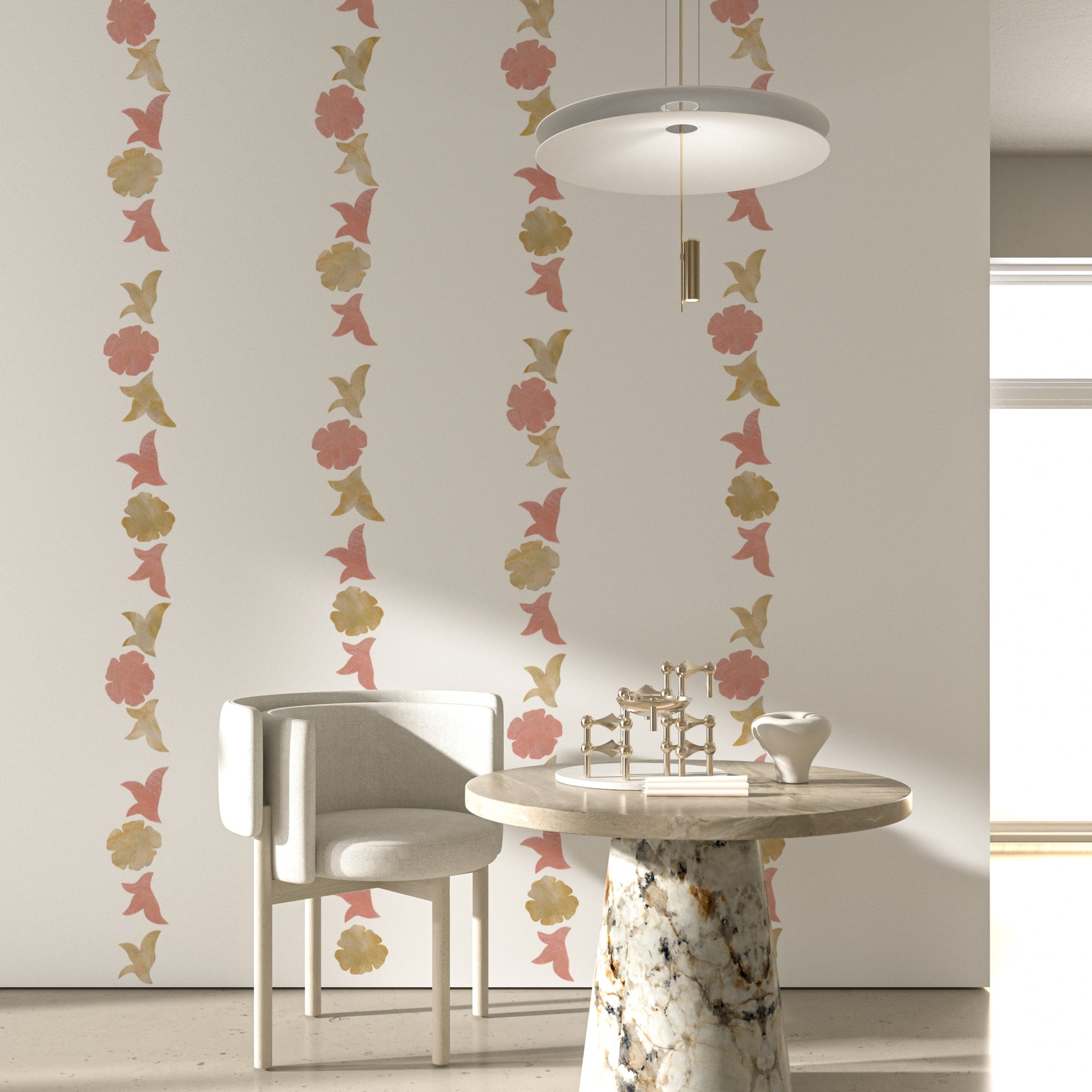 Vægdekoration til spisestuen. guld og lyserød blomster stribet tapet.
