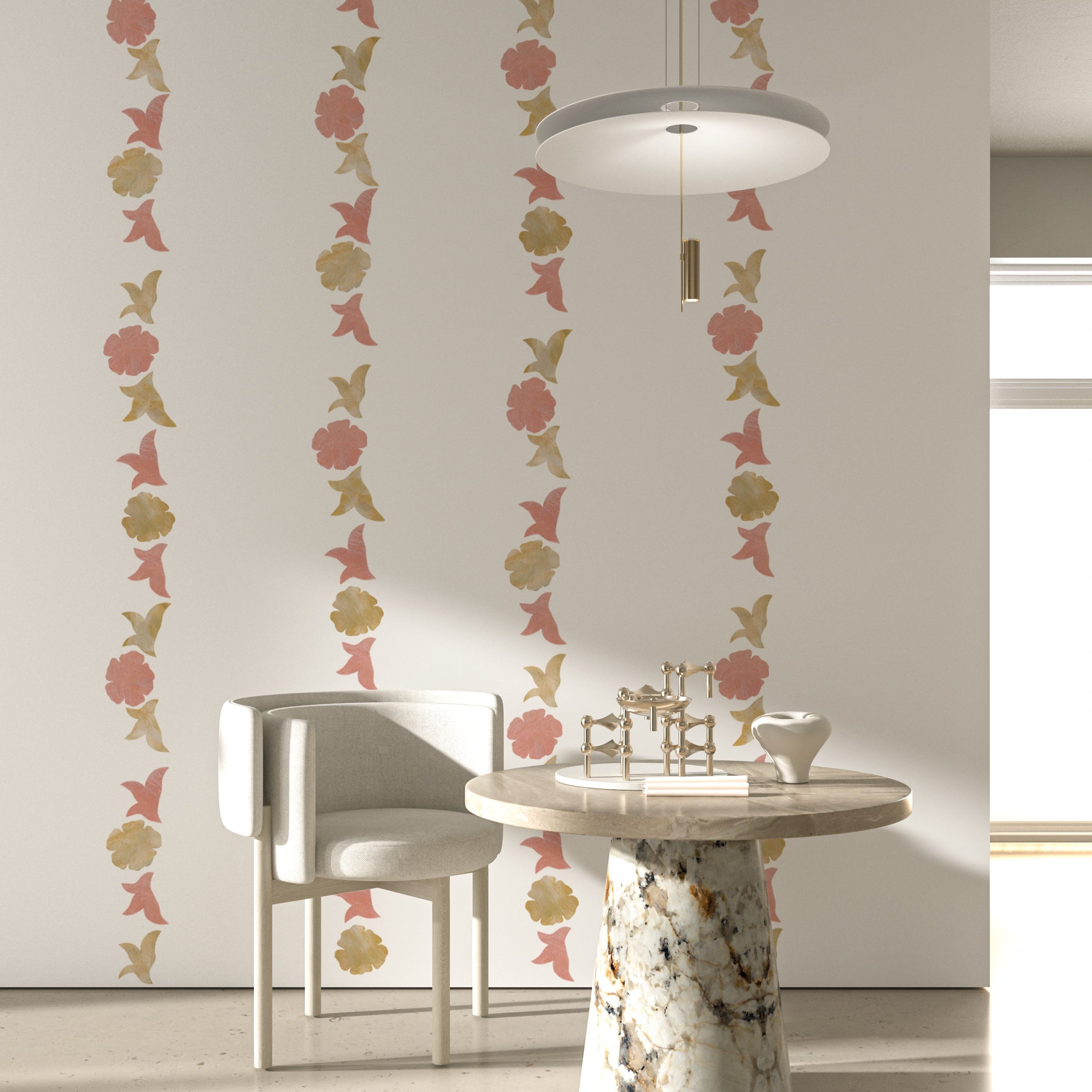 Vægdekoration til spisestuen. guld og lyserød blomster stribet tapet.