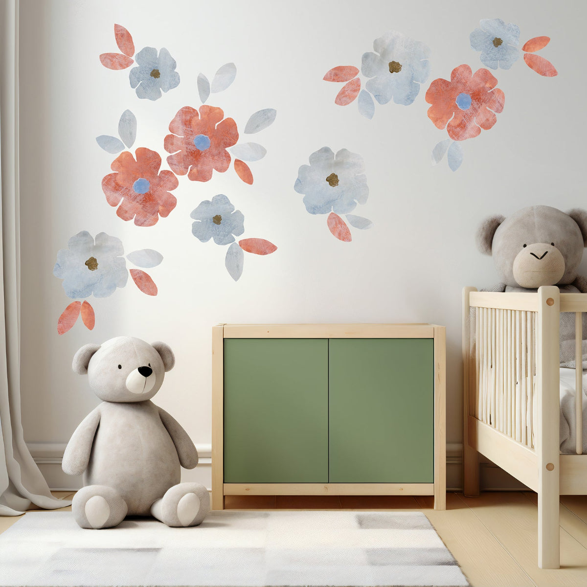 store blomster wall stickers i børneværelse med moderne stil. Wall stickers af håndmalet tapet.